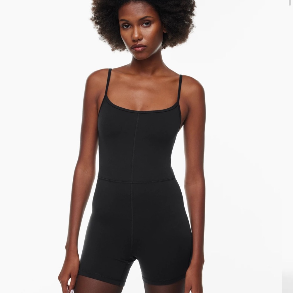 NEW Aritzia Divinity 5” Romper Size Small